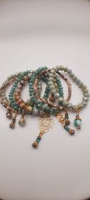 Ref 11 : Pack de 07 bracelets en perles de verre de cristal et de perles de cristal de pop-corn naturel avec breloques et charms.