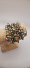 Ref 11 : Pack de 07 bracelets en perles de verre de cristal et de perles de cristal de pop-corn naturel avec breloques et charms.