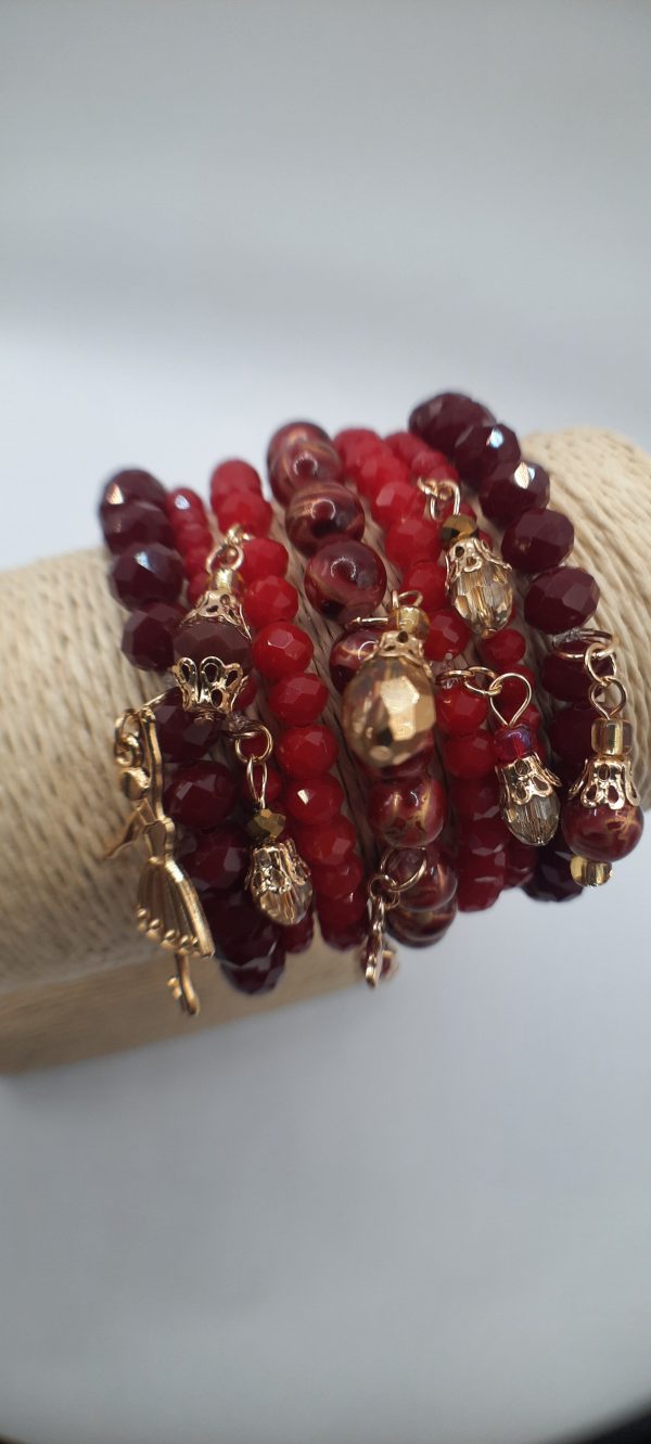 Ref 25: Pack de 07 bracelets en perles de verre de cristal et de perles de cristal de pop-corn naturel avec breloques et charms.